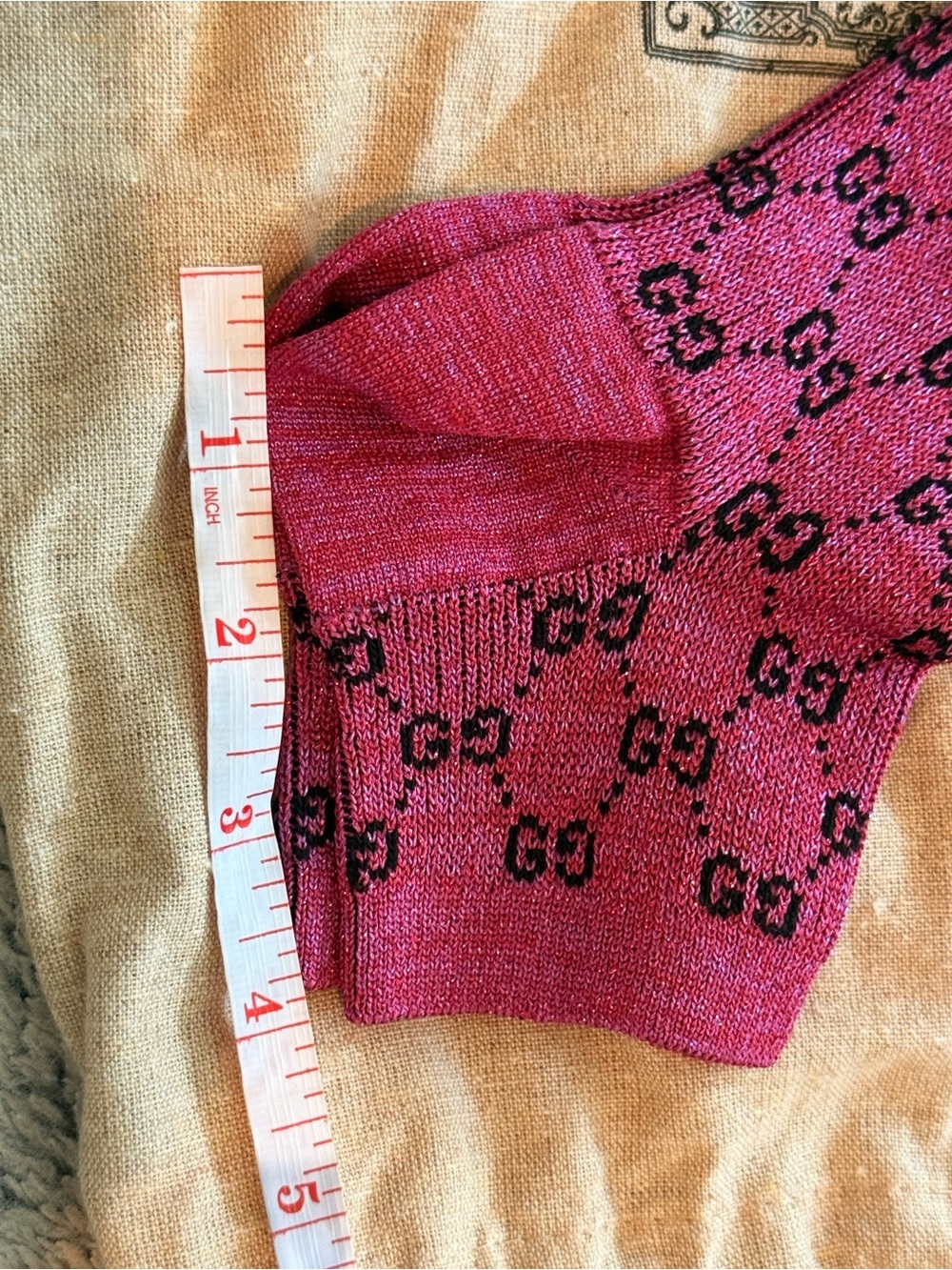 Gucci Fuchia Shimmer Lame GG Logo Ankle Socks sz M NWT - Picture 5 of 6